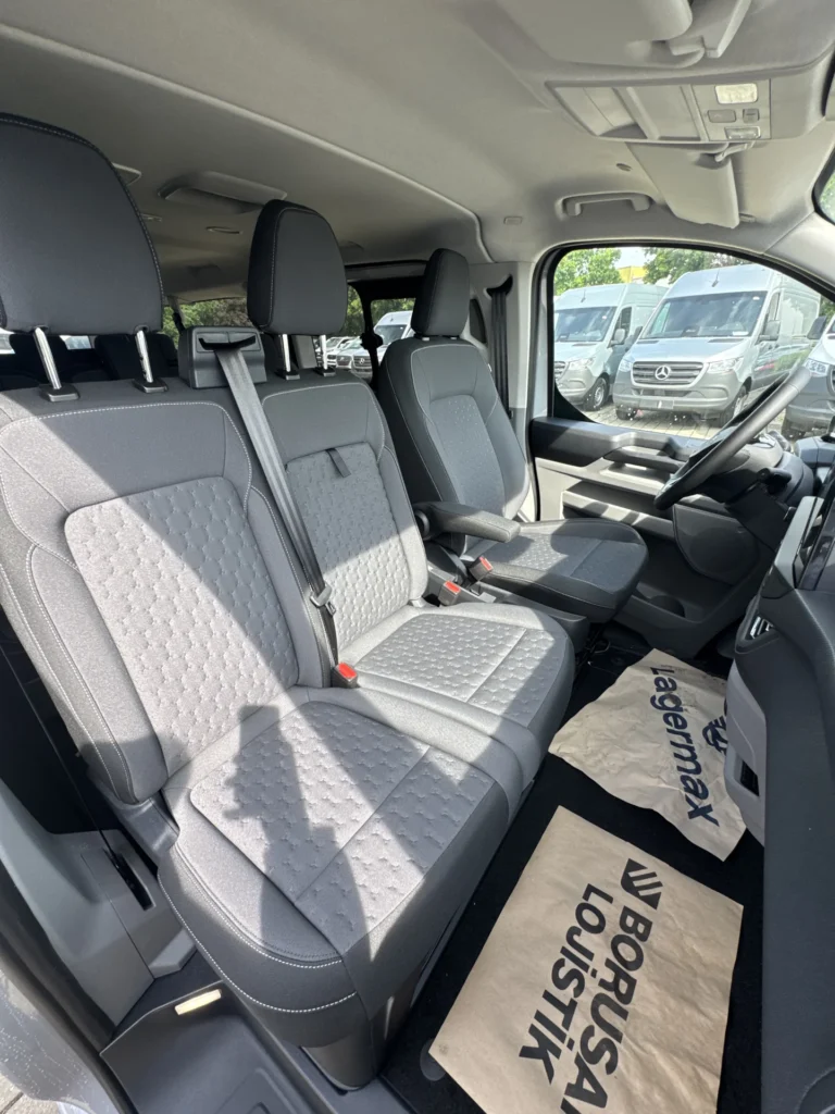 A Ford Transit Custom első ülései és vezetőtere