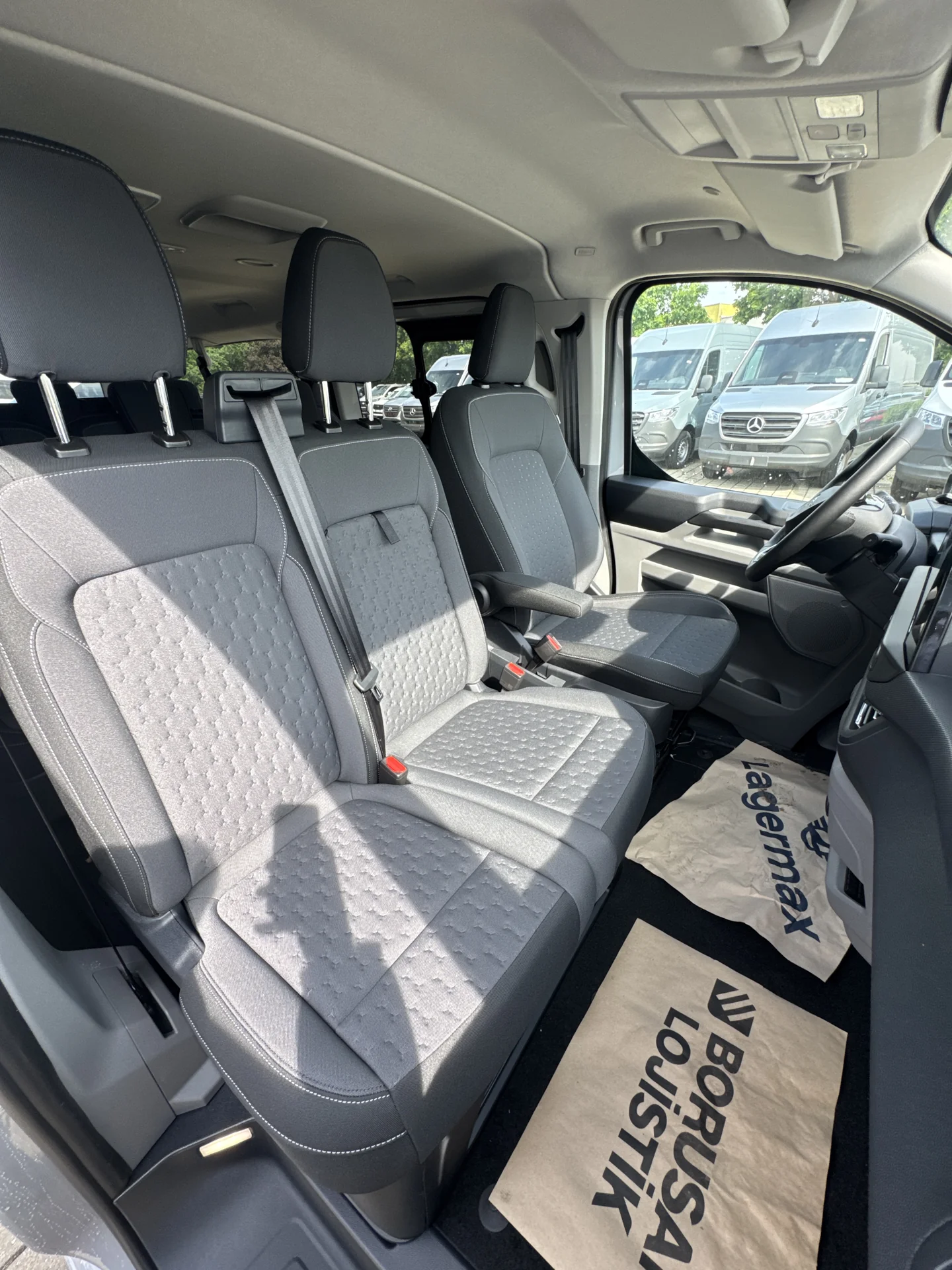 A Ford Transit Custom első ülései és vezetőtere